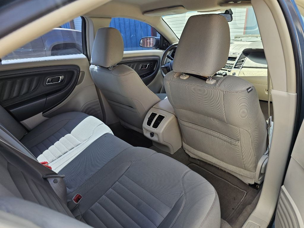 2010 Ford Taurus Image 18