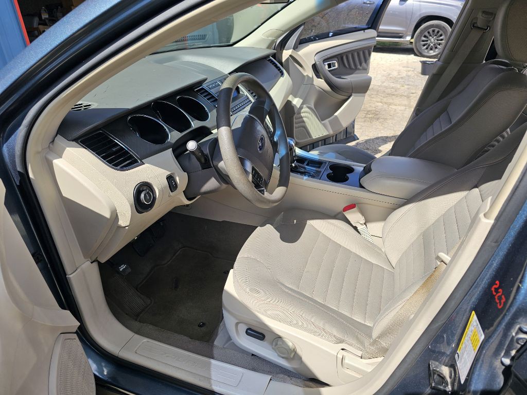 2010 Ford Taurus Image 19