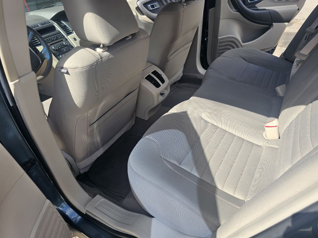 2010 Ford Taurus Image 22