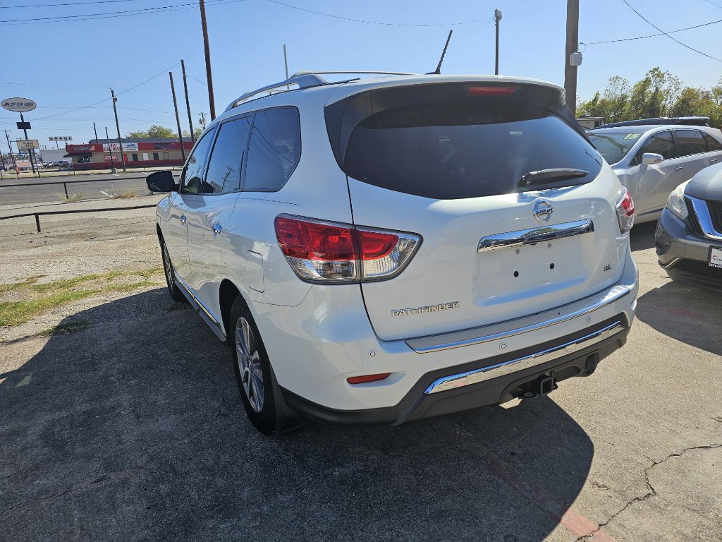 2014 Nissan Pathfinder Image 2