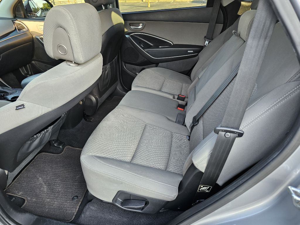 2014 Hyundai Santa Fe Image 16