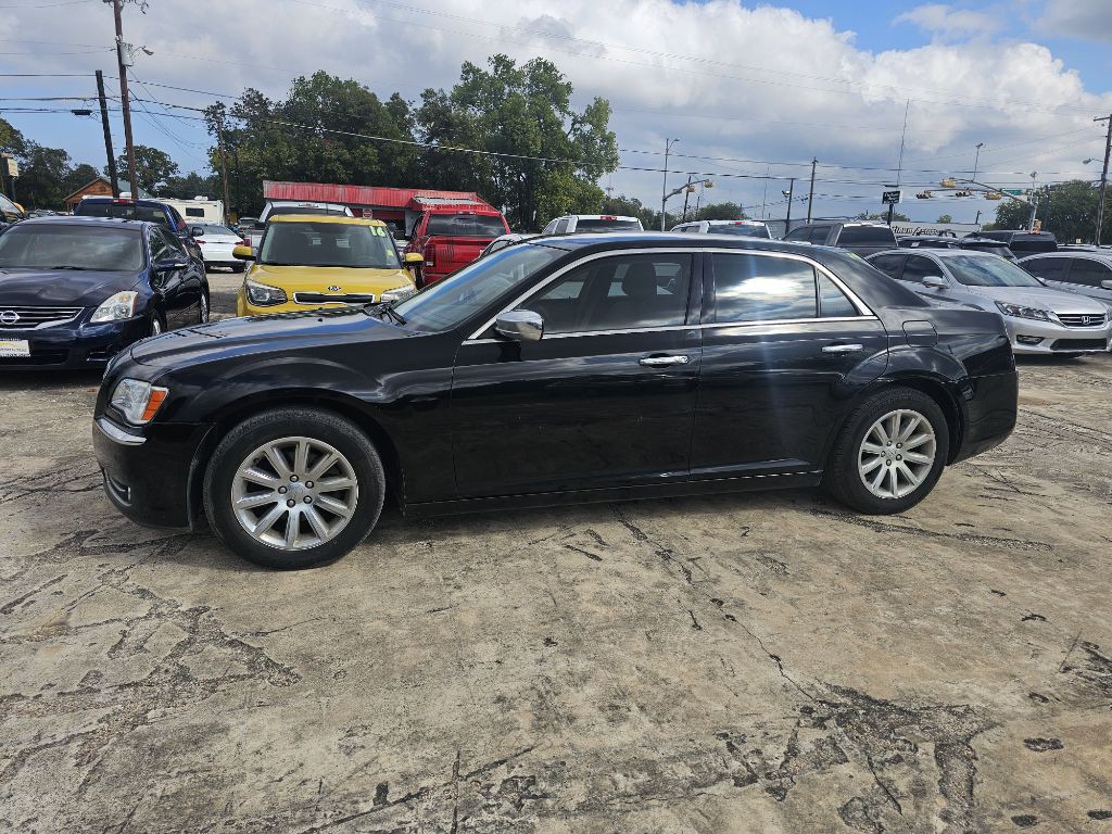 2012 Chrysler 300 Image 3