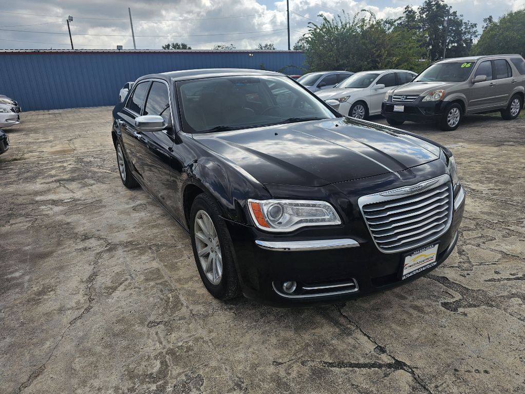 2012 Chrysler 300 Image 4