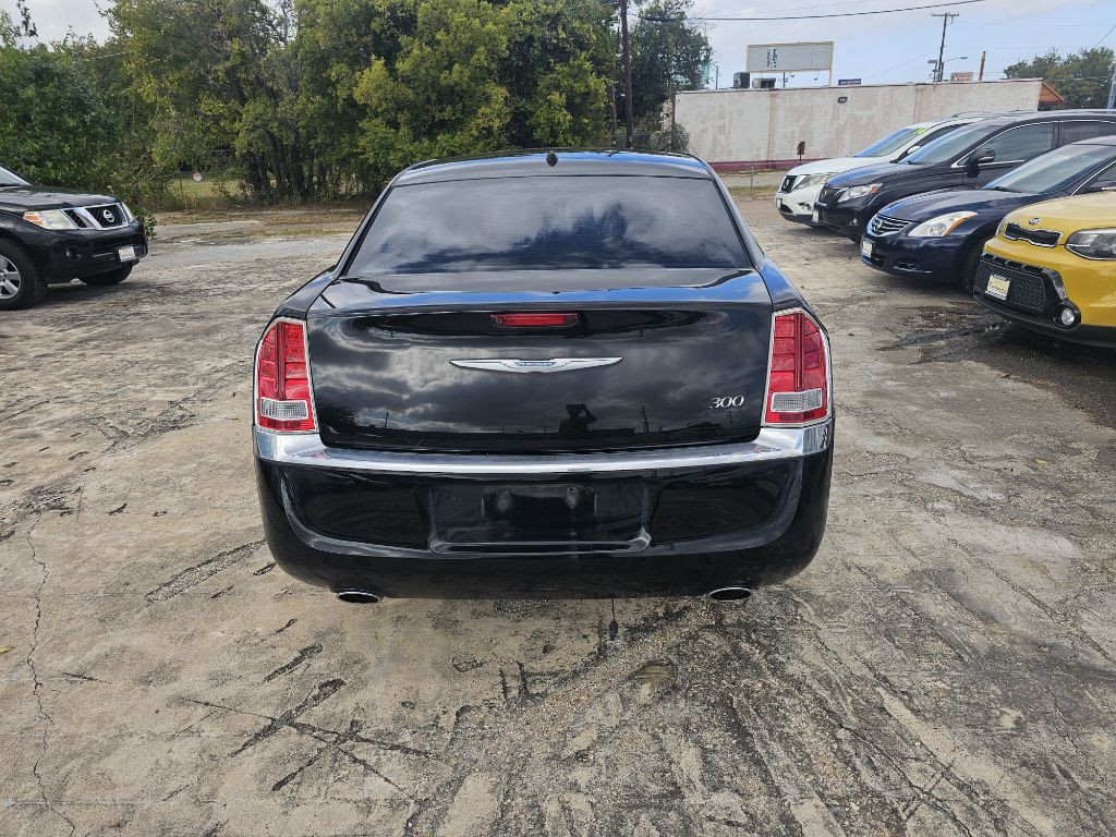 2012 Chrysler 300 Image 6