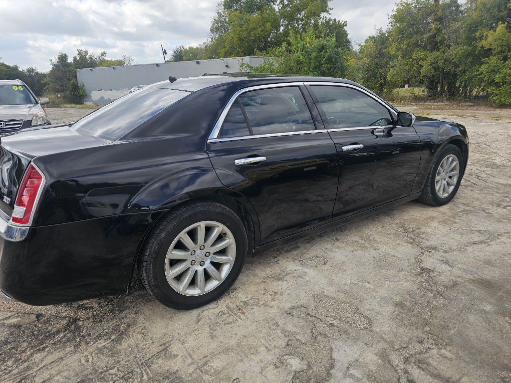 2012 Chrysler 300 Image 7