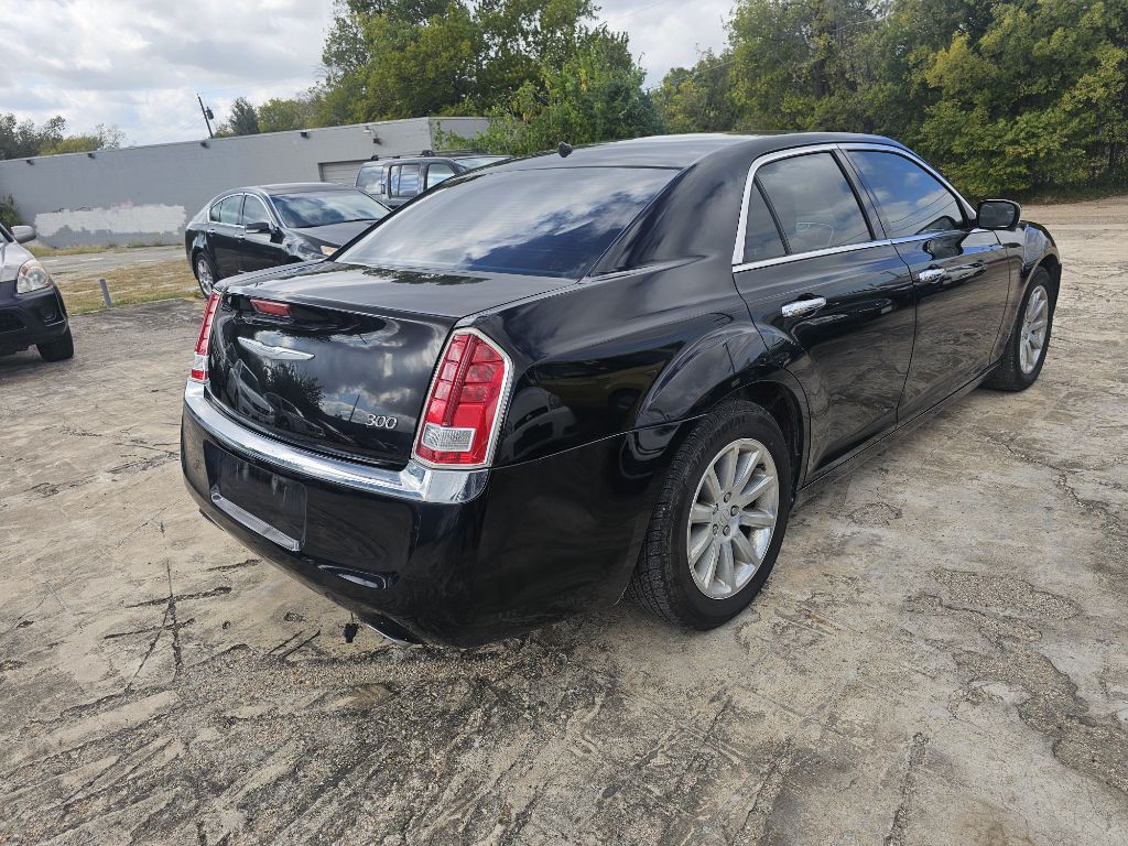 2012 Chrysler 300 Image 8