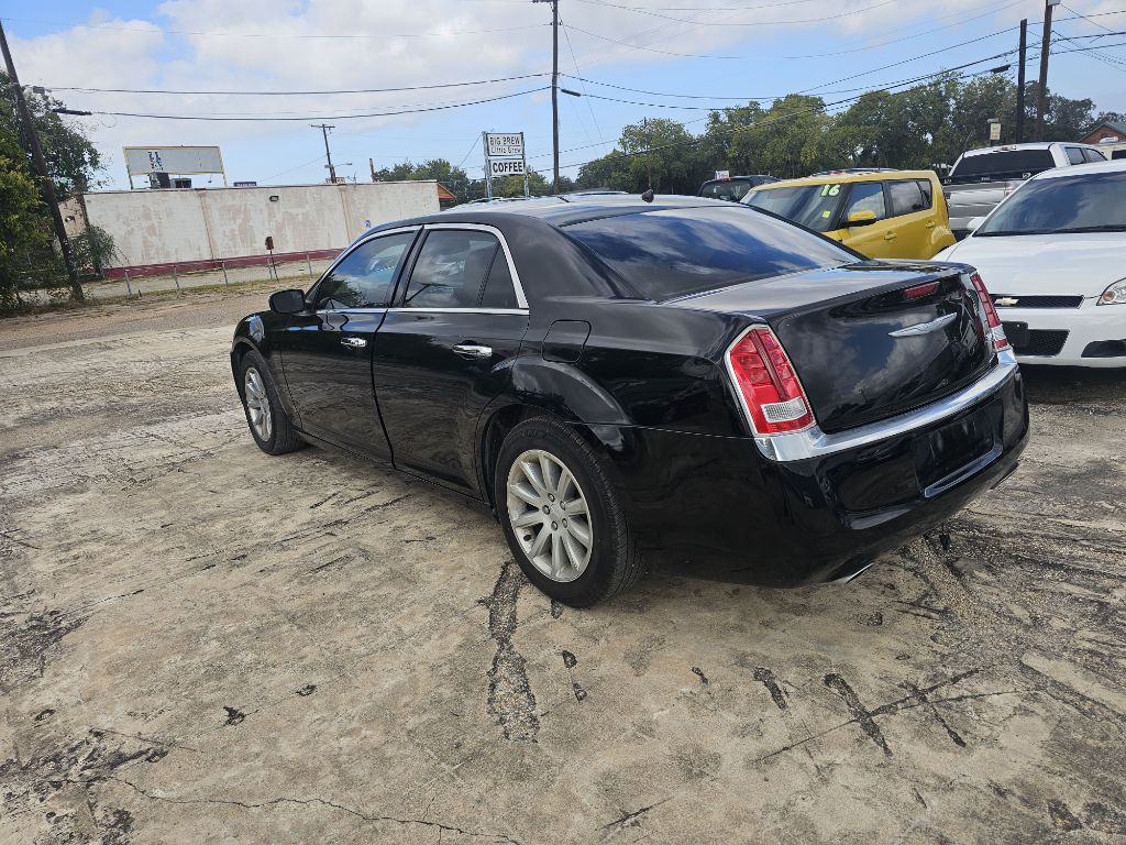 2012 Chrysler 300 Image 11