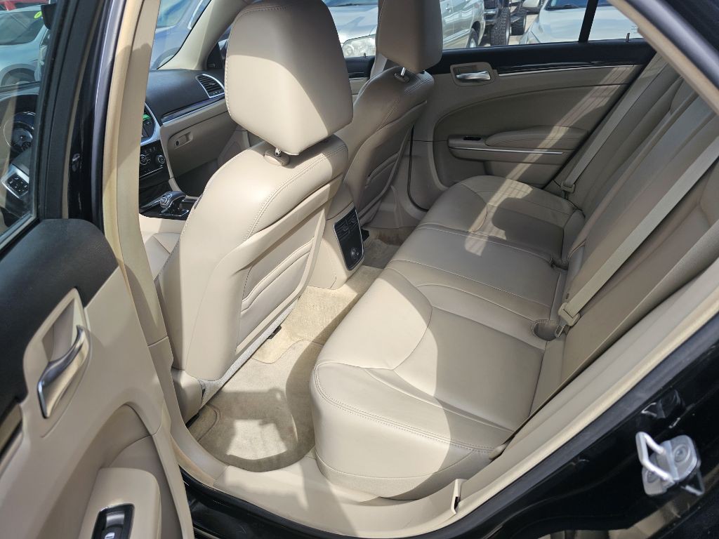 2012 Chrysler 300 Image 12