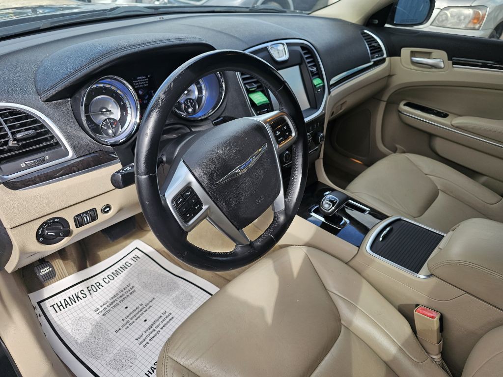 2012 Chrysler 300 Image 13