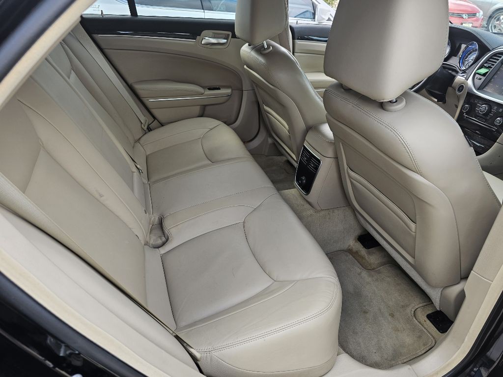 2012 Chrysler 300 Image 14