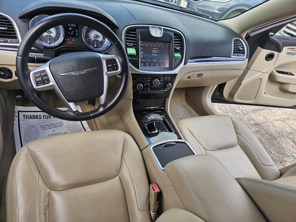 2012 Chrysler 300 Image 18