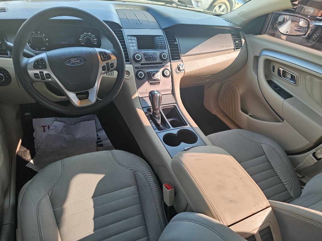 2015 Ford Taurus Image 8