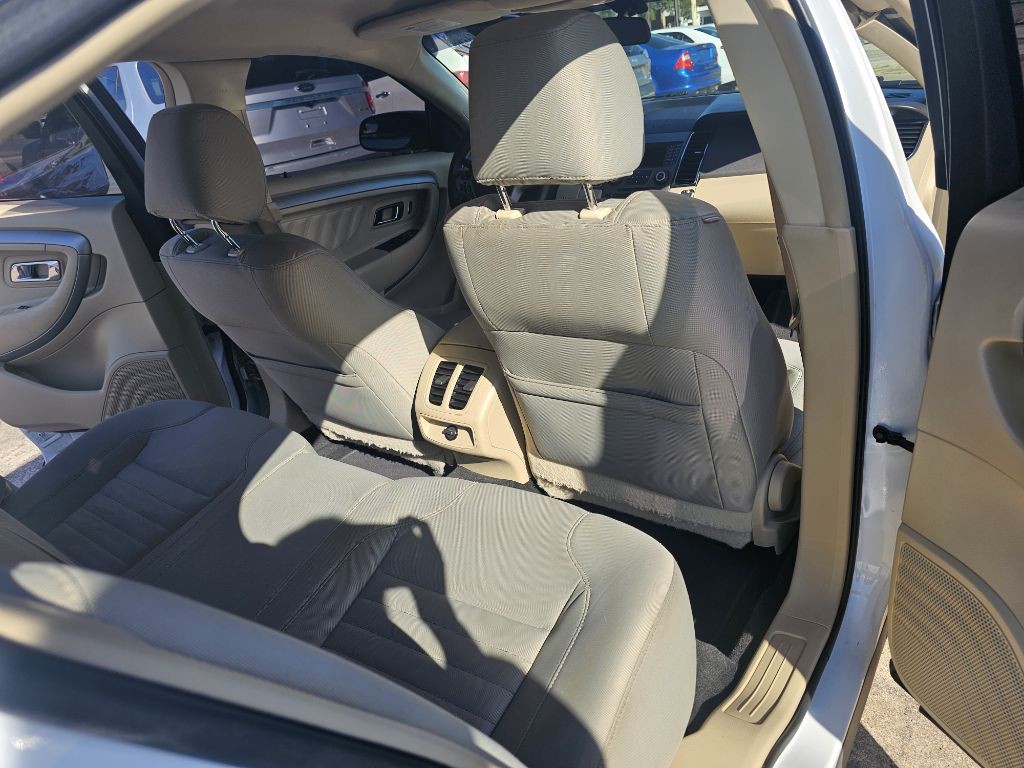 2015 Ford Taurus Image 9