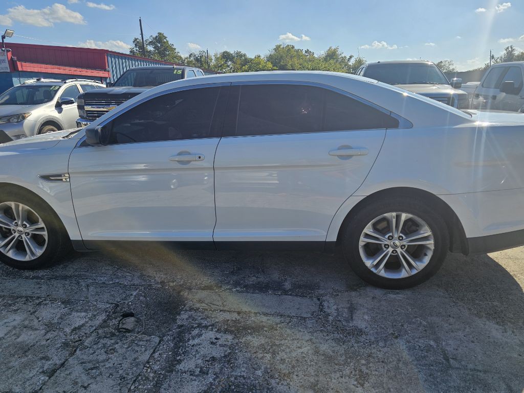 2015 Ford Taurus Image 4