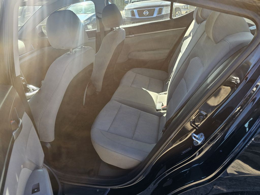 2017 Hyundai Elantra Image 10