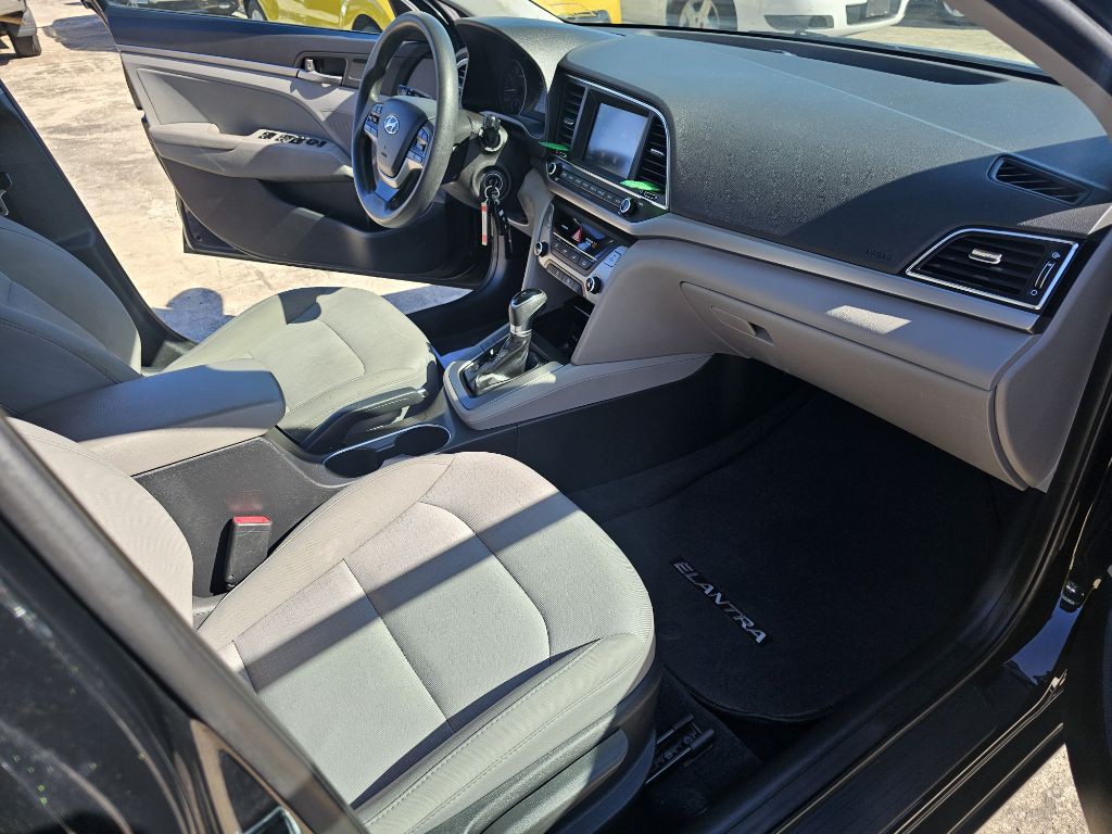 2017 Hyundai Elantra Image 14