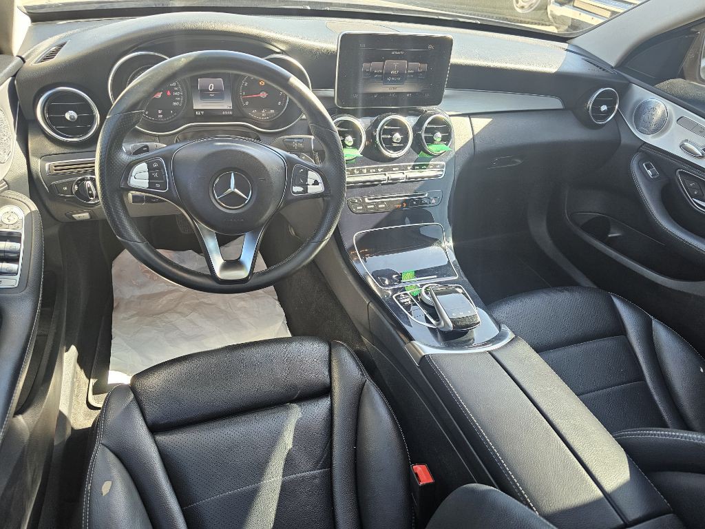 2015 Mercedes-Benz C-Class Image 17