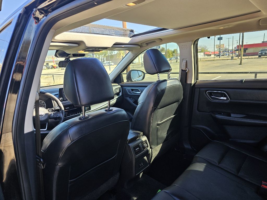 2021 Nissan Rogue Image 18