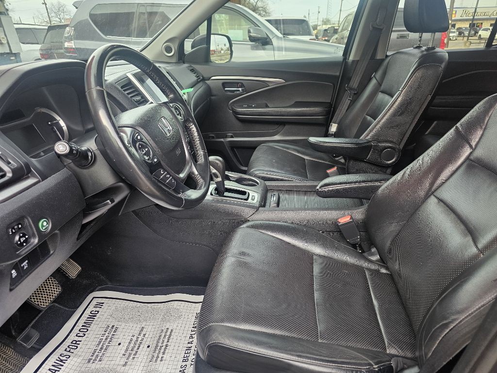 2017 Honda Ridgeline Image 16