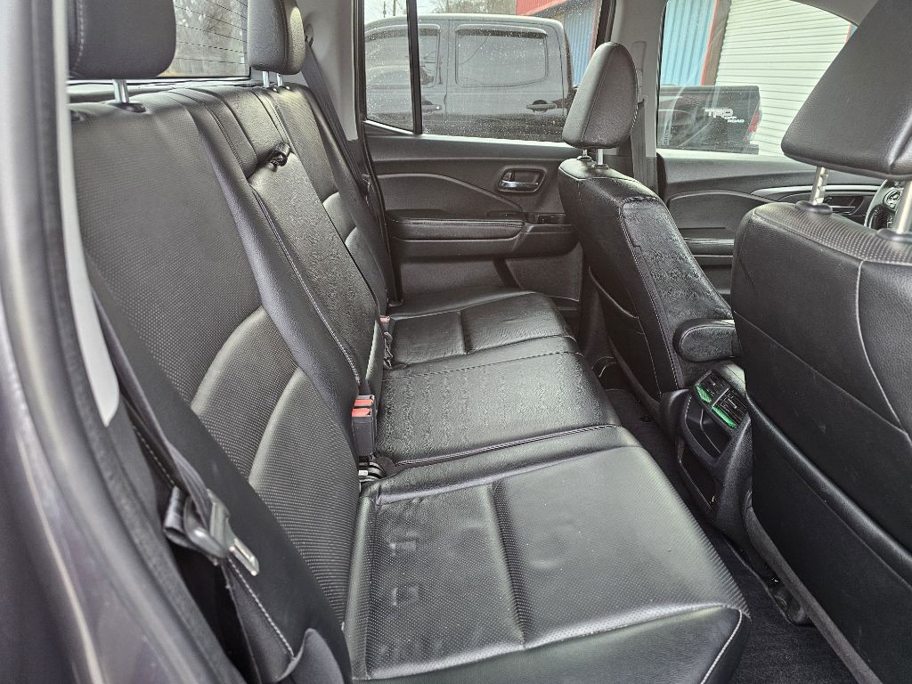 2017 Honda Ridgeline Image 17