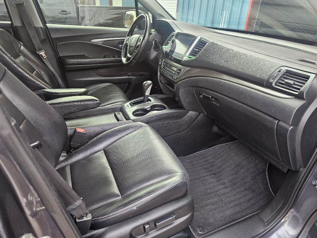 2017 Honda Ridgeline Image 19