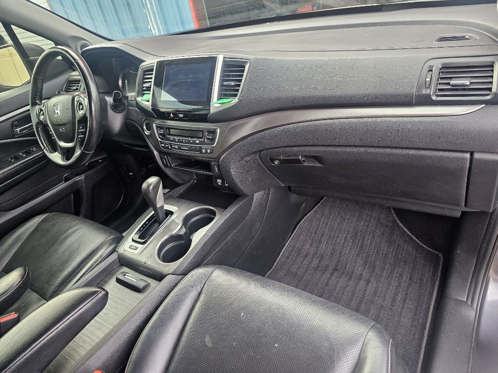 2017 Honda Ridgeline Image 24