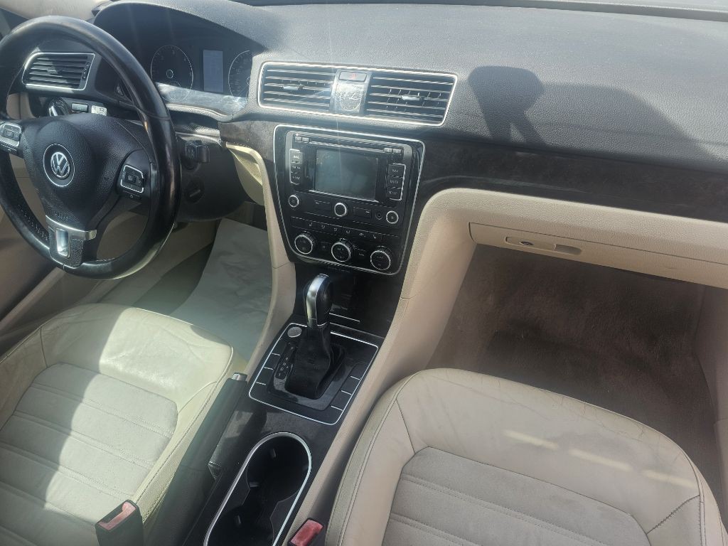2014 Volkswagen Passat Image 9