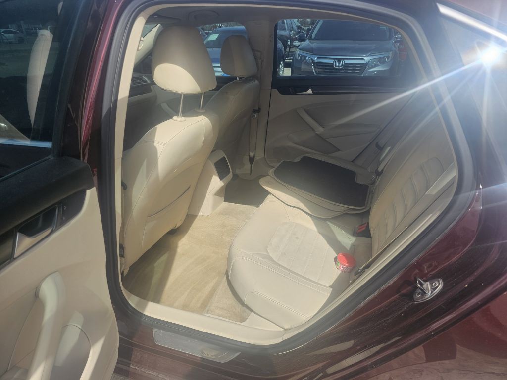 2014 Volkswagen Passat Image 11