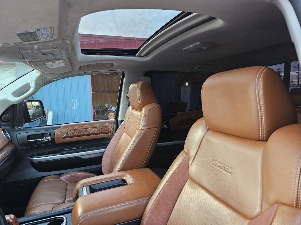 2015 Toyota Tundra Image 10