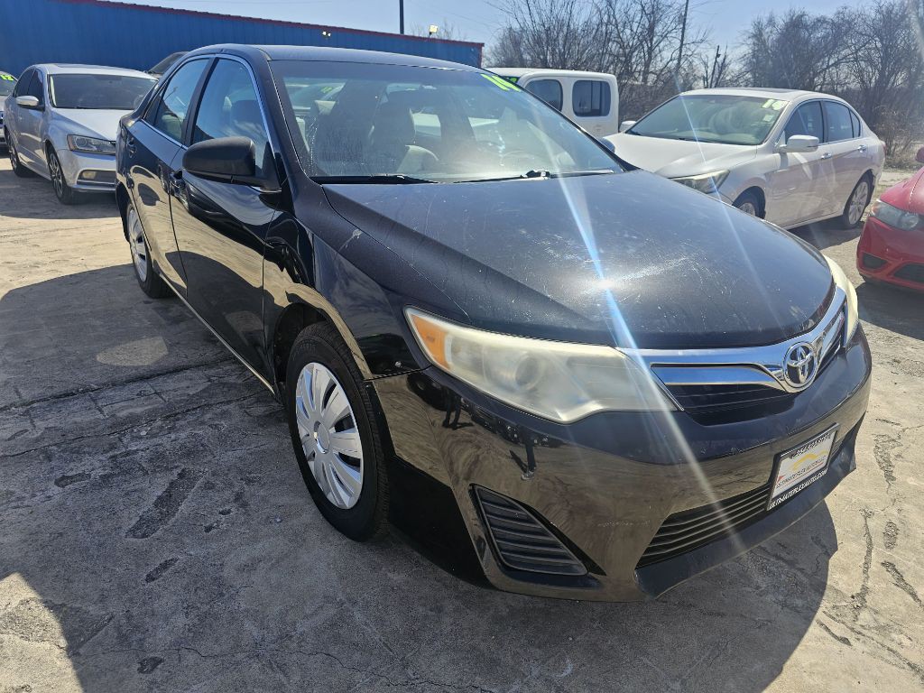 2014 Toyota Camry Image 2