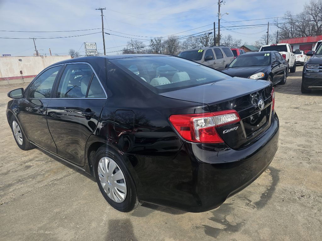 2014 Toyota Camry Image 8
