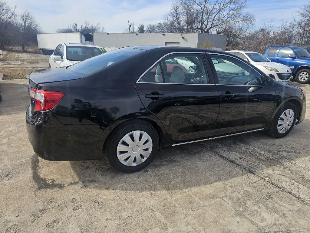 2014 Toyota Camry Image 9
