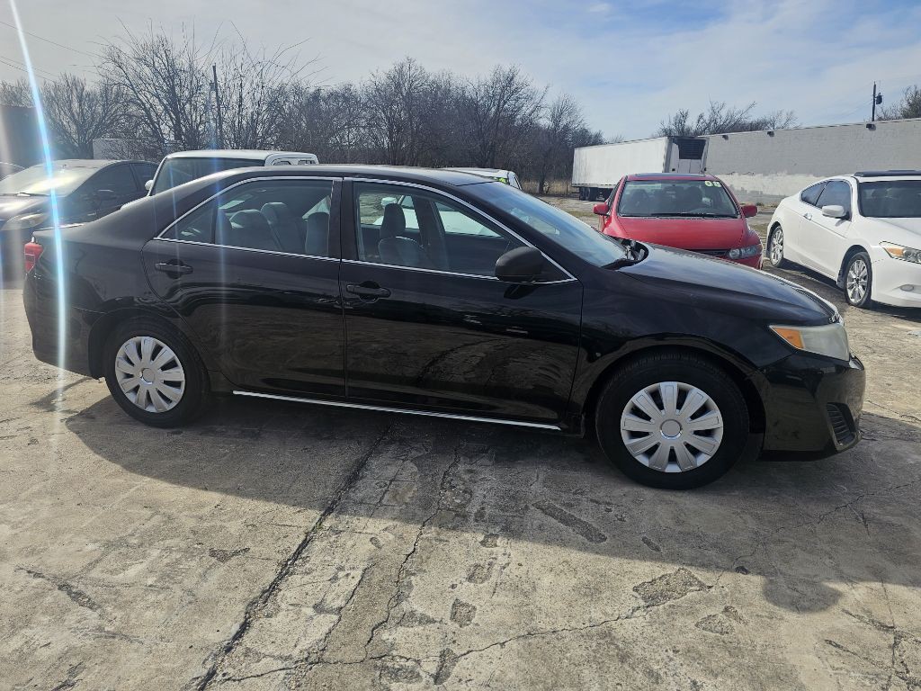 2014 Toyota Camry Image 12