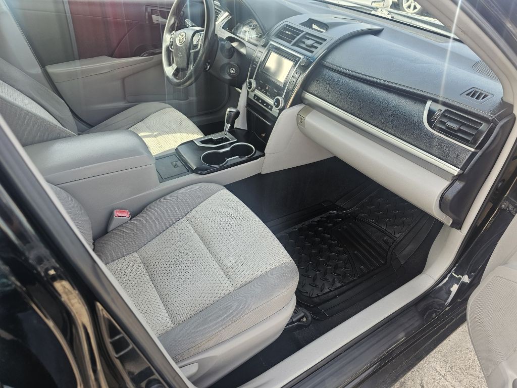 2014 Toyota Camry Image 14