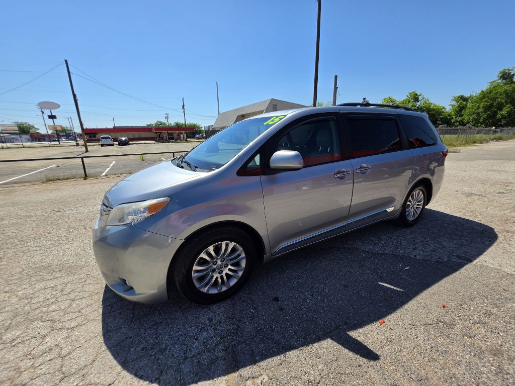 2015 Toyota Sienna Image 7