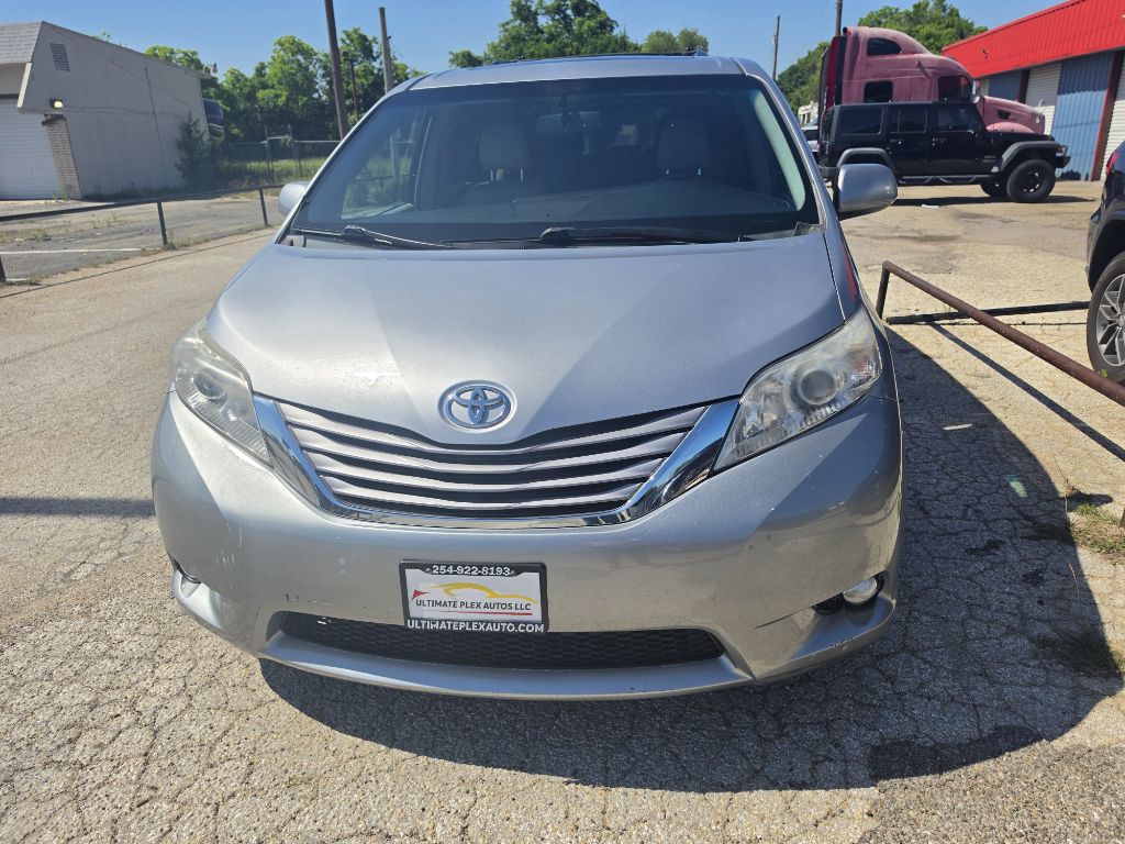2015 Toyota Sienna Image 14