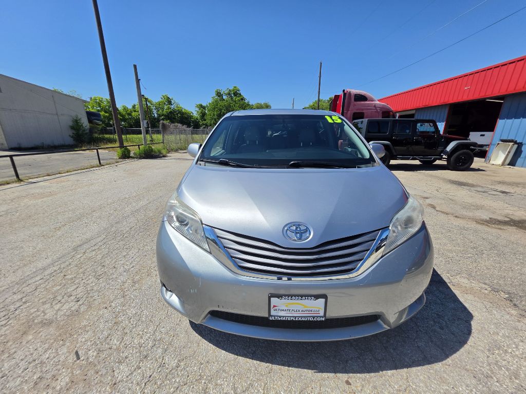 2015 Toyota Sienna Image 26