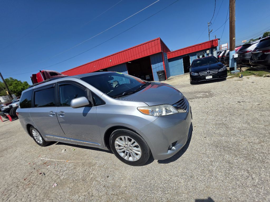 2015 Toyota Sienna Image 27