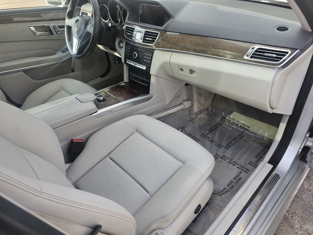 2016 Mercedes-Benz E-Class Image 17
