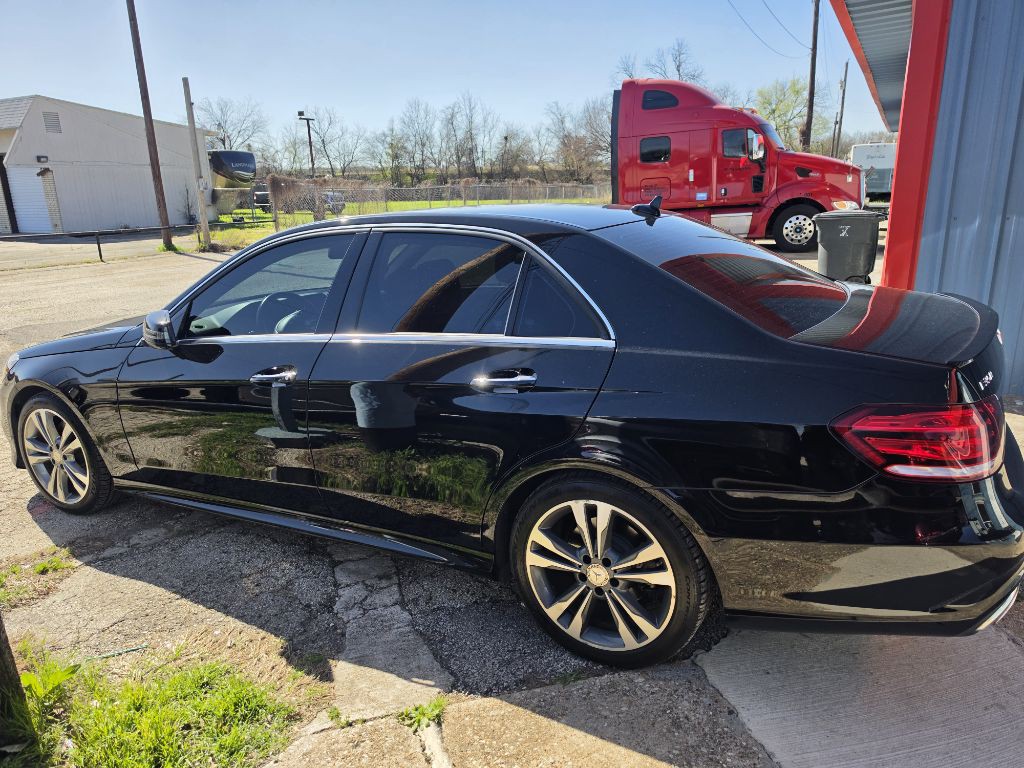 2015 Mercedes-Benz E-Class Image 3