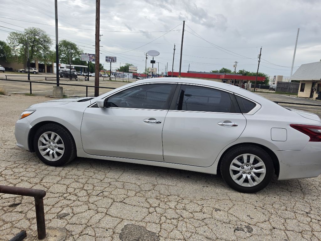 2018 Nissan Altima Image 8