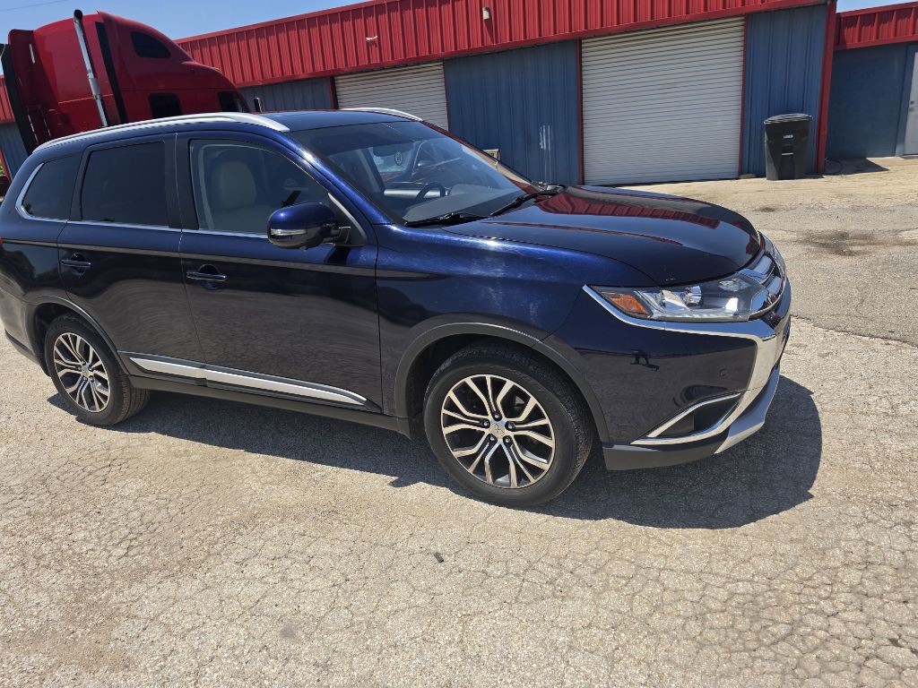 2018 Mitsubishi Outlander Image 4