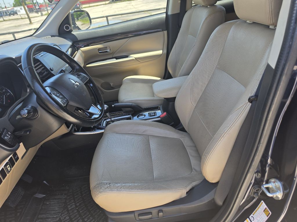 2018 Mitsubishi Outlander Image 12