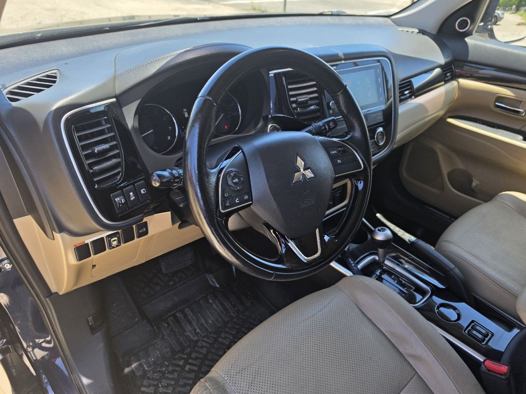 2018 Mitsubishi Outlander Image 13