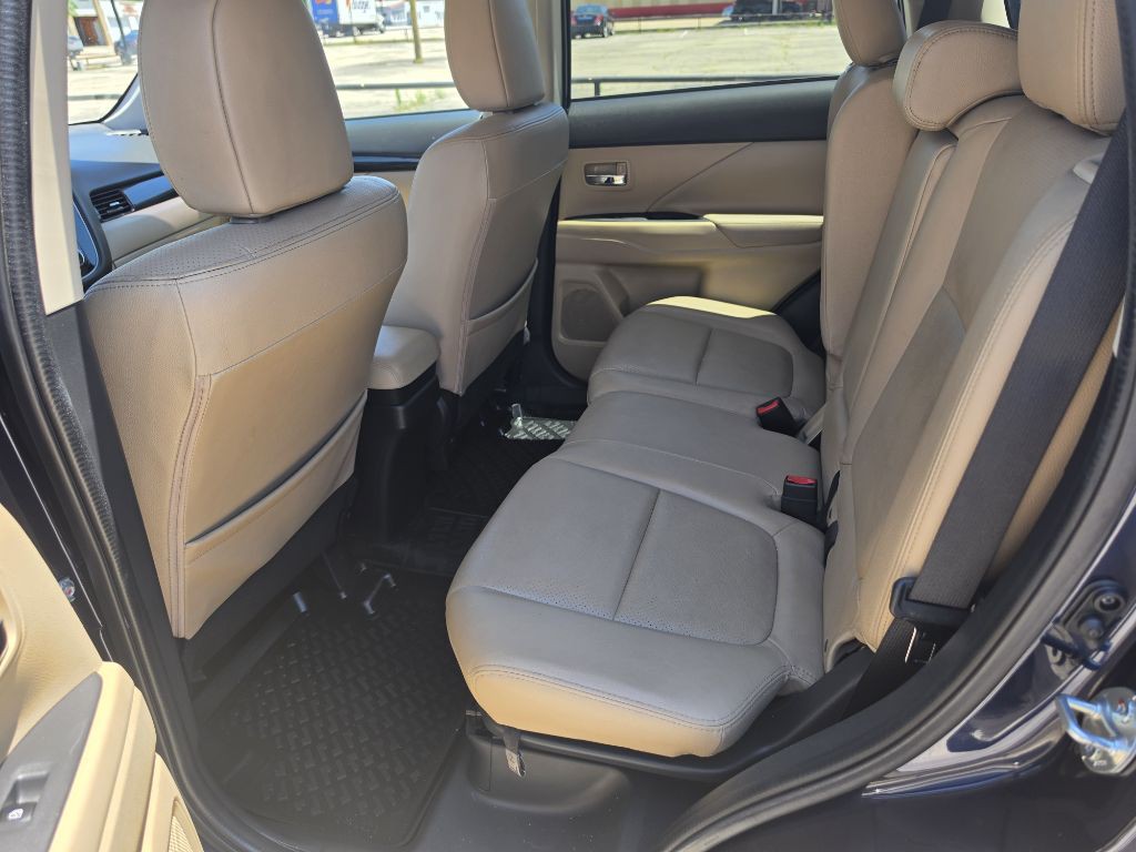 2018 Mitsubishi Outlander Image 14