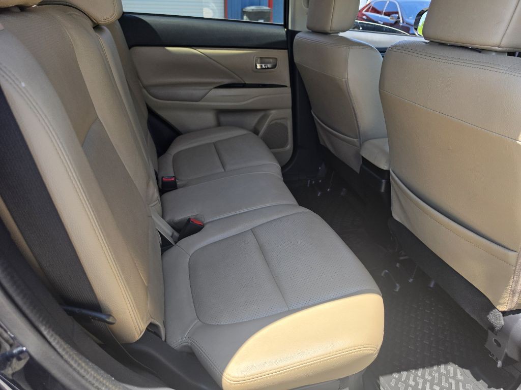 2018 Mitsubishi Outlander Image 17