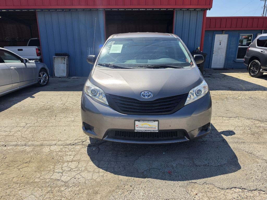2014 Toyota Sienna Image 5