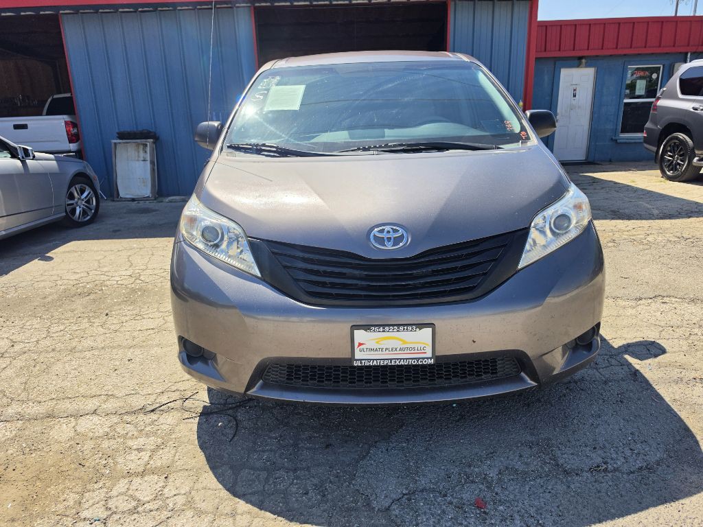 2014 Toyota Sienna Image 18