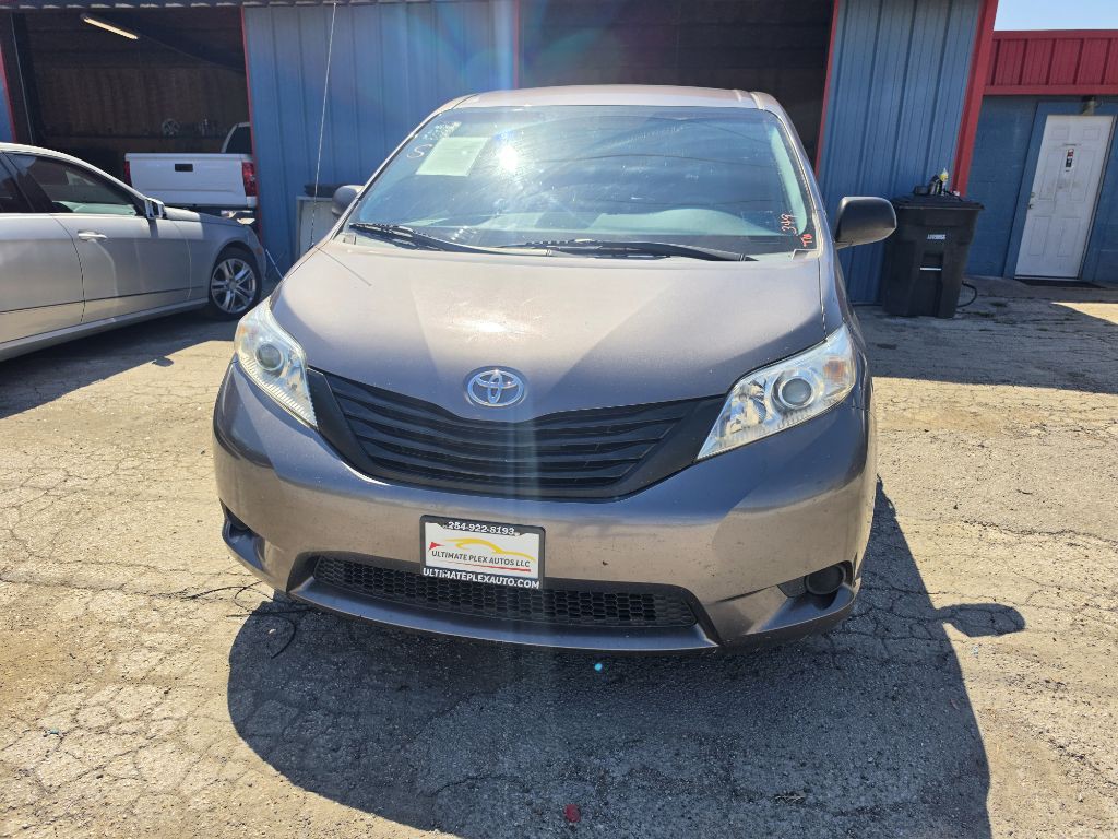 2014 Toyota Sienna Image 21