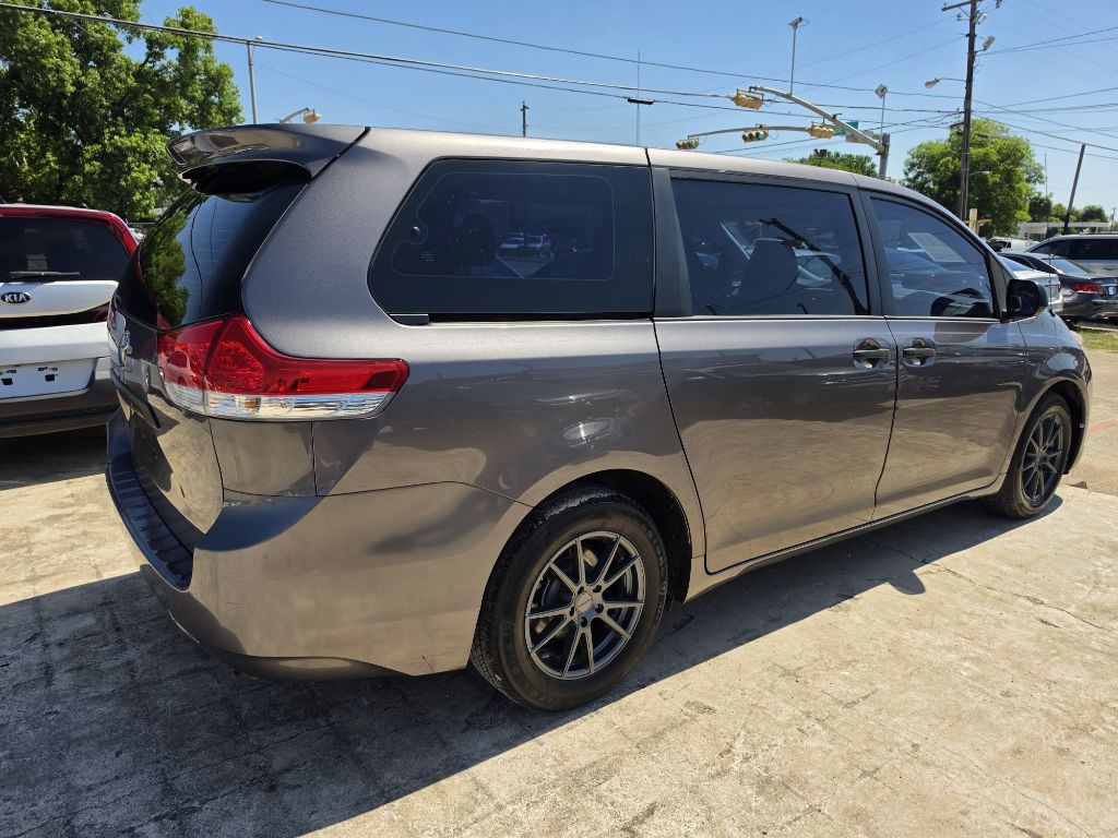 2014 Toyota Sienna Image 22
